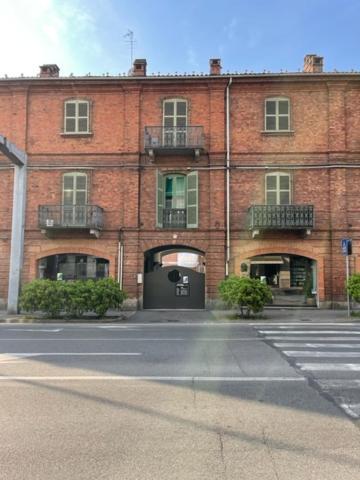 Bon Bon Del Corso Con Terrazzo E Aria Condizionata Apartment Asti Bagian luar foto